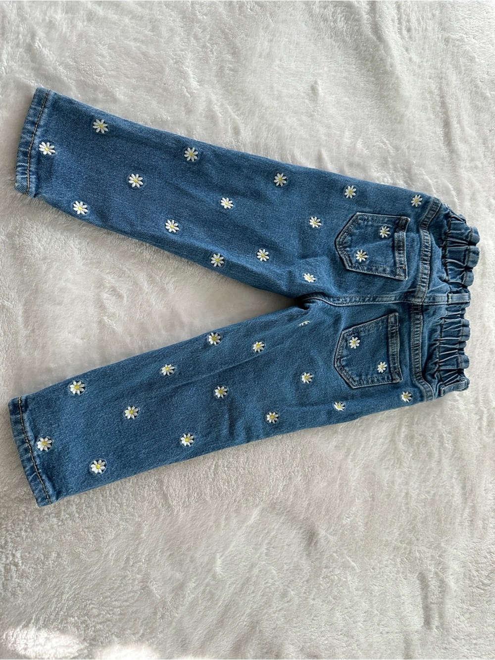 GAP Denim Jeans with White Daisy Embroidery - Picture 2 of 4